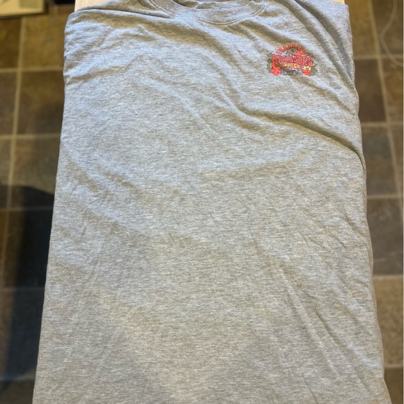 Maui and sons shirt and mtv shirt - Picture 7 of 7